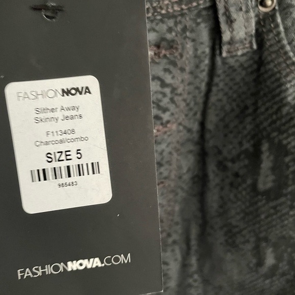 Fashion Nova slither away snake print jeans skinny jeans charcoal print - Picture 10 of 11